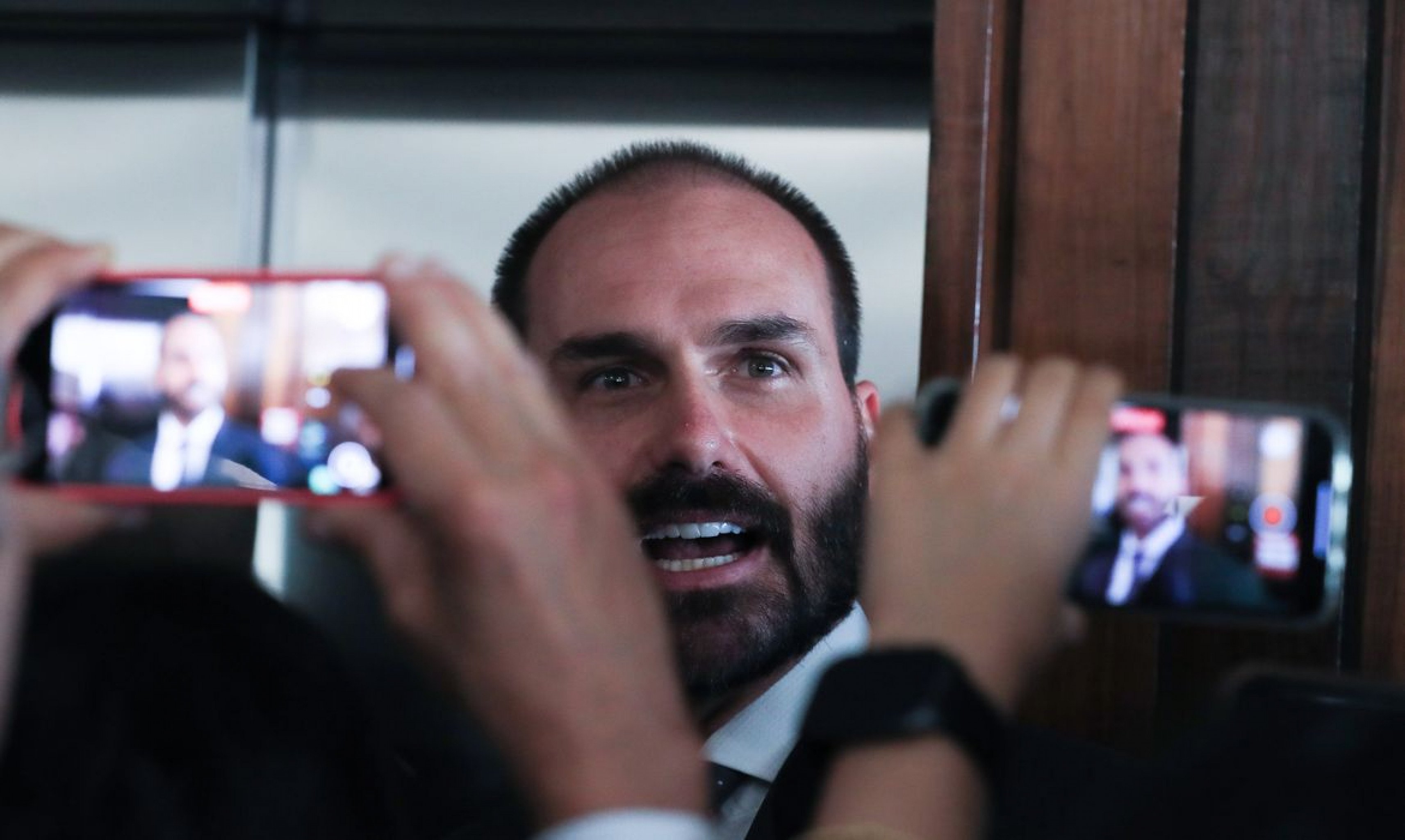 "Não haverá recuo", diz Eduardo Bolsonaro sobre tarifas de 50% dos EUA