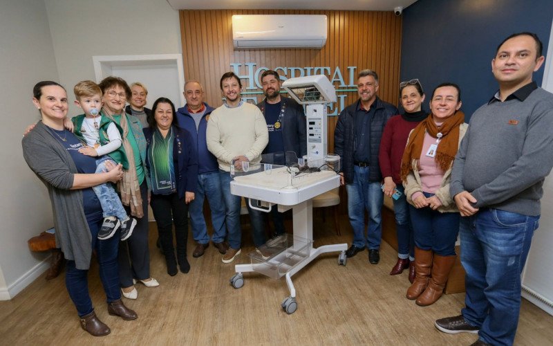 Doação de berço aquecido para setor de pediatria do HCC