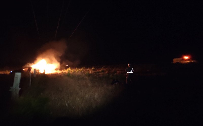 Motorista é salvo de incêndio após policiais avistarem carro em chamas durante patrulhamento no RS | abc+