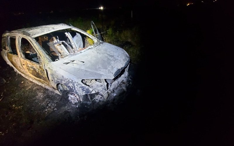 Motorista é salvo de incêndio após policiais avistarem carro em chamas durante patrulhamento no RS | abc+