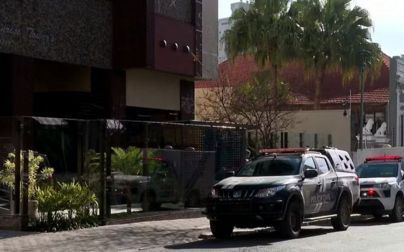 Criança vê sangue escorrer pela parede e leva à descoberta de estrangeiros mortos em cobertura de Curitiba | abc+