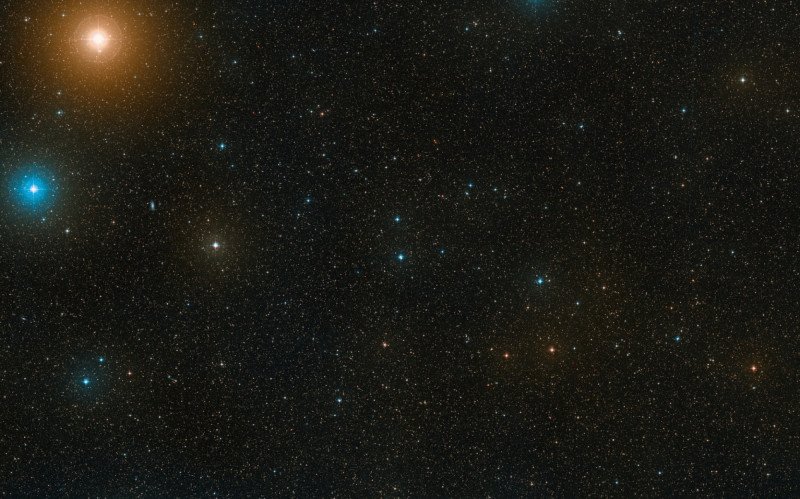 Parte do céu onde a estrela e o planeta em formação estão | abc+