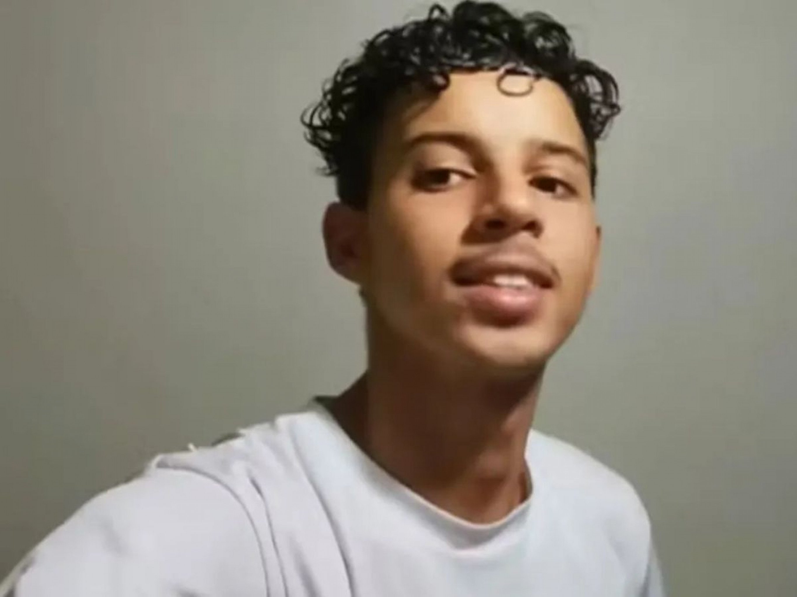 Jovem de 19 anos morre após comer supostos bolinhos envenenados; parente é preso