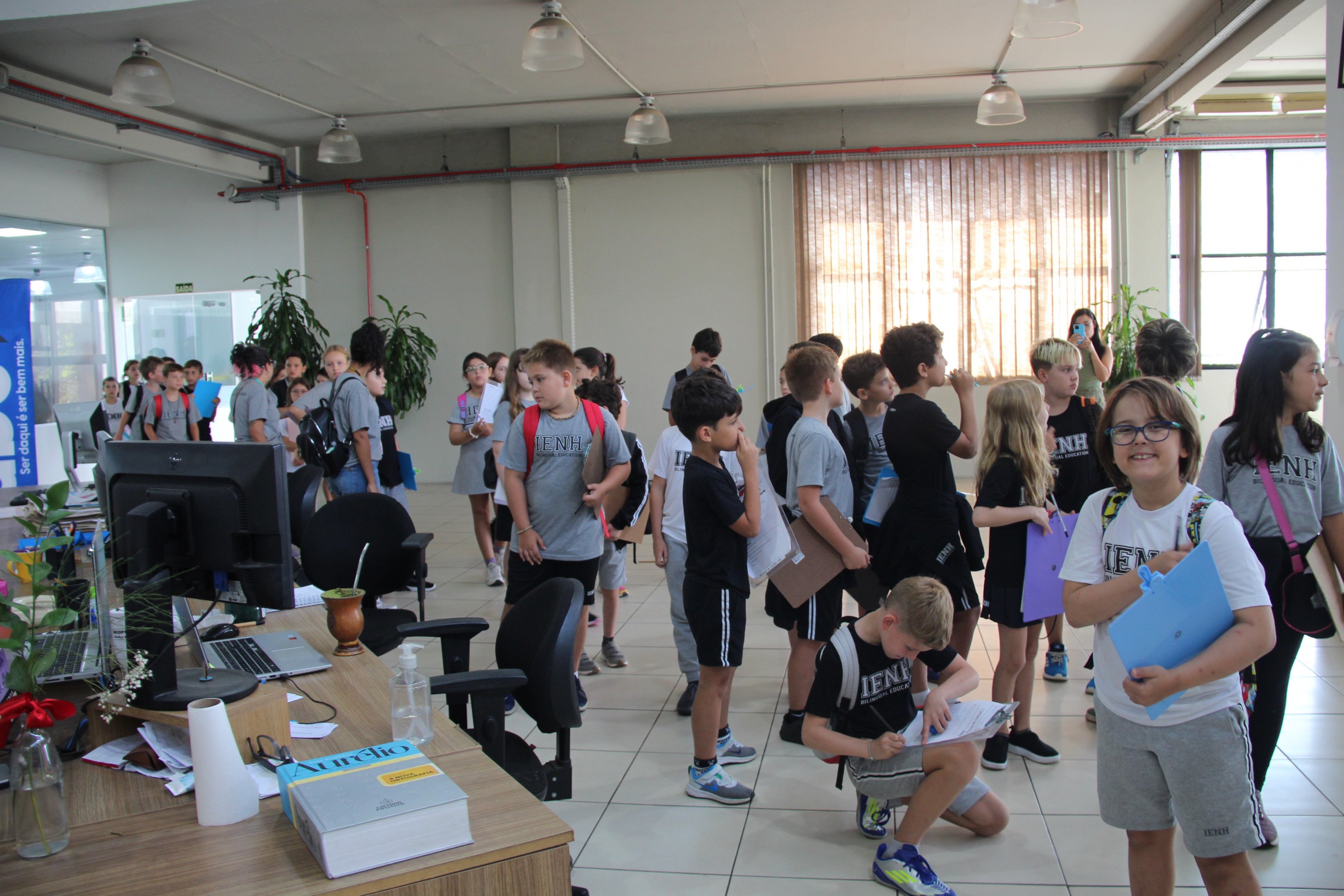 Grupo Sinos recebeu a visita dos alunos do 4º ano da Instituição Evangélica de Novo Hamburgo
