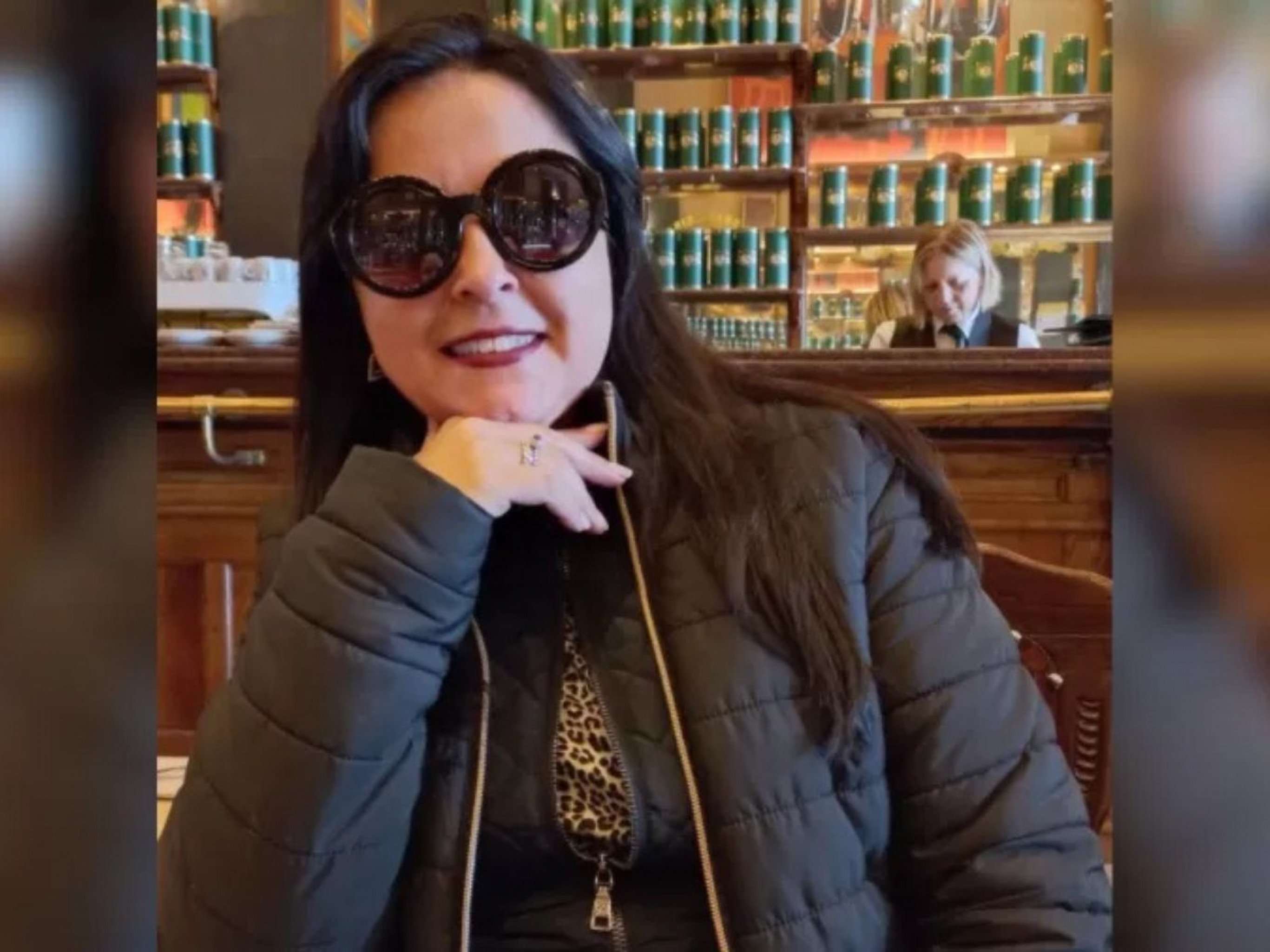 Professora é encontrada morta seminua, com queimaduras e coberta por lençol; polícia investiga crime