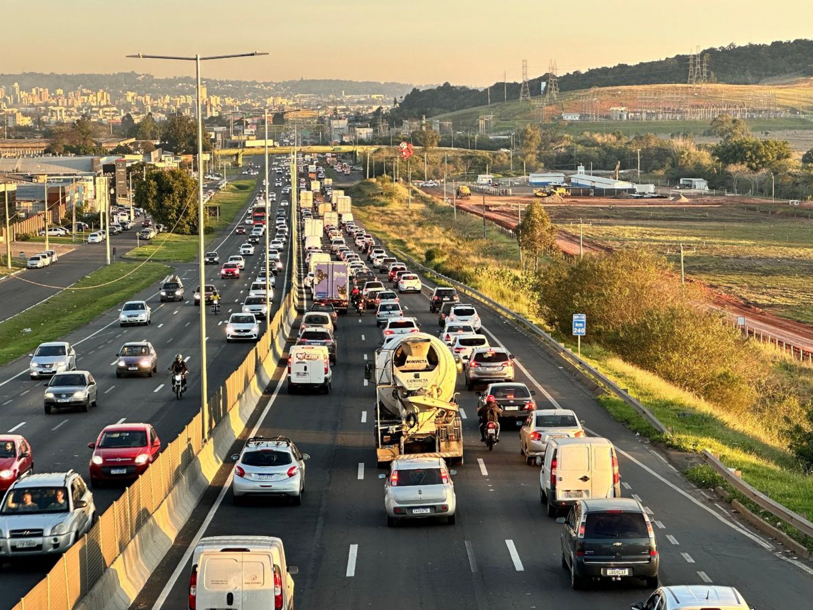 BR-116: Obra e acidente causam lentidão em trechos da rodovia no Vale do Sinos