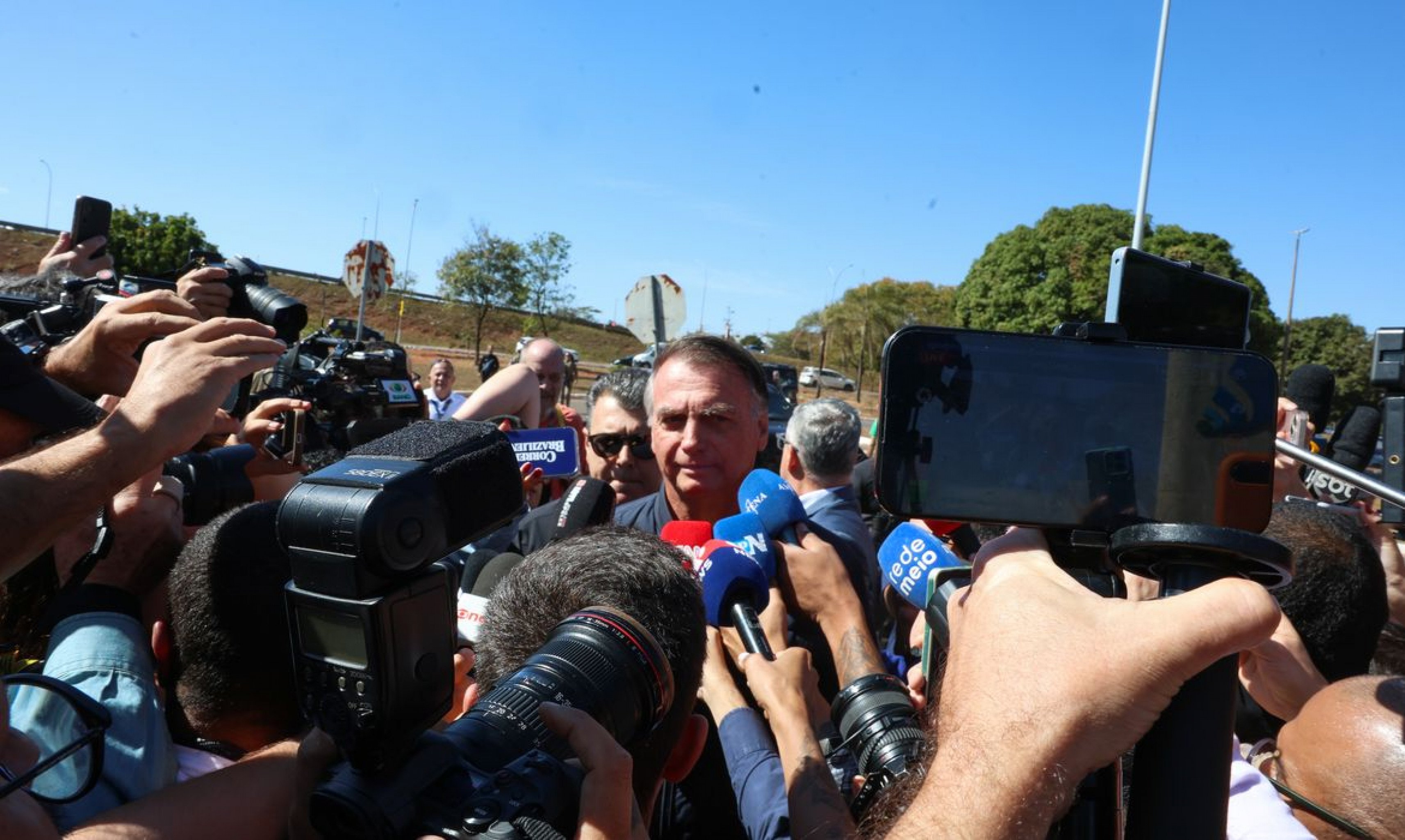 Saiba até que horas defesa de Bolsonaro deve enviar explicações a Moraes para evitar prisão imediata de ex-presidente