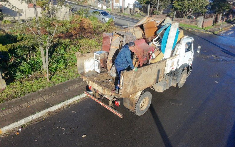 12 toneladas de resíduos são recolhidos nos bairros Santa Marta, São José e Dante