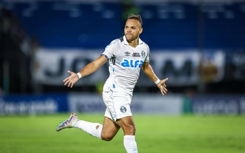 Martin Braithwaite renovou com o Grêmio e vai para o jogo | abc+