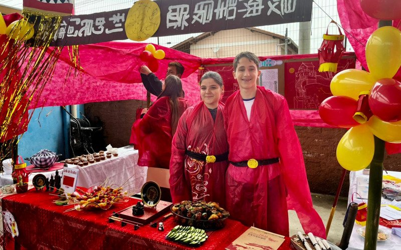 Yasmim e Nícolas representaram a China