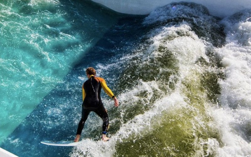 Ondas artificiais viraram mania entre os amantes do surf mundo afora | abc+
