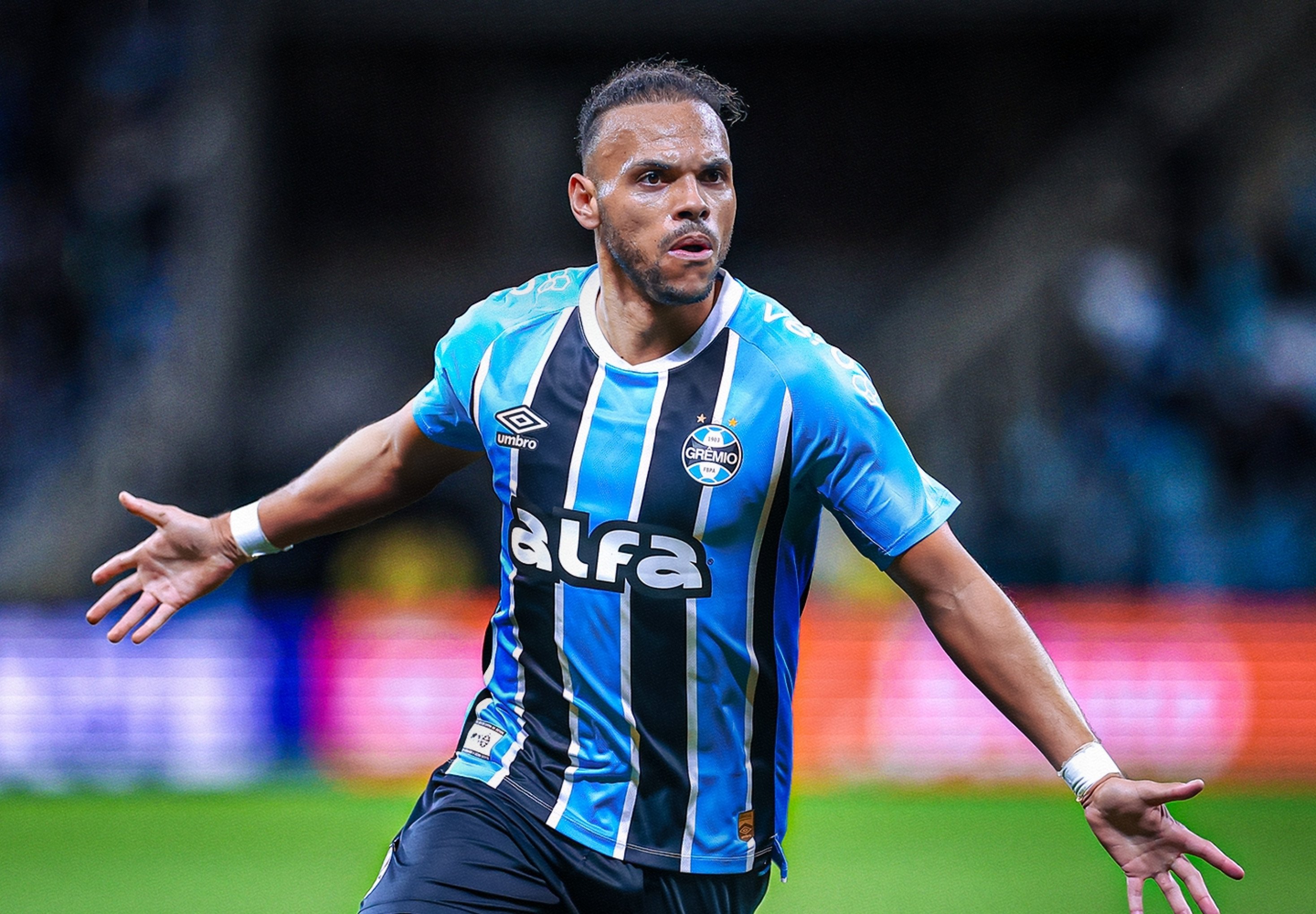 Grêmio renova contrato com centroavante Martin Braithwaite