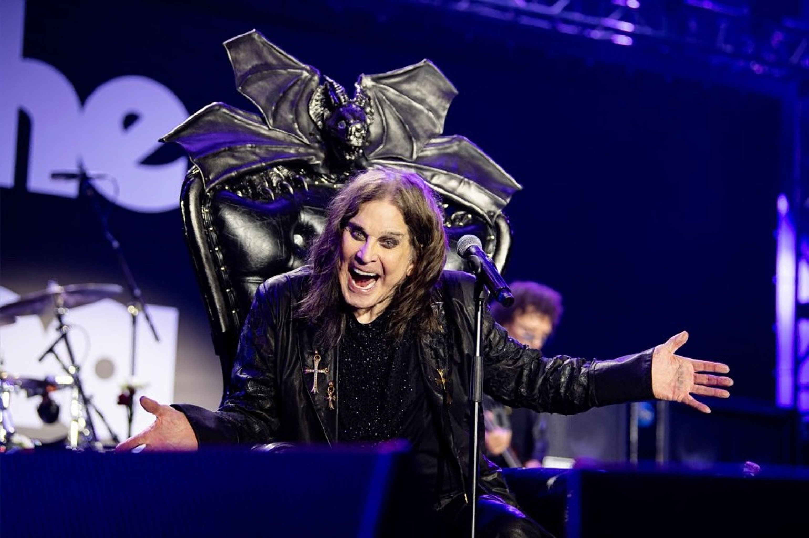 Morre cantor Ozzy Osbourne, aos 76 anos