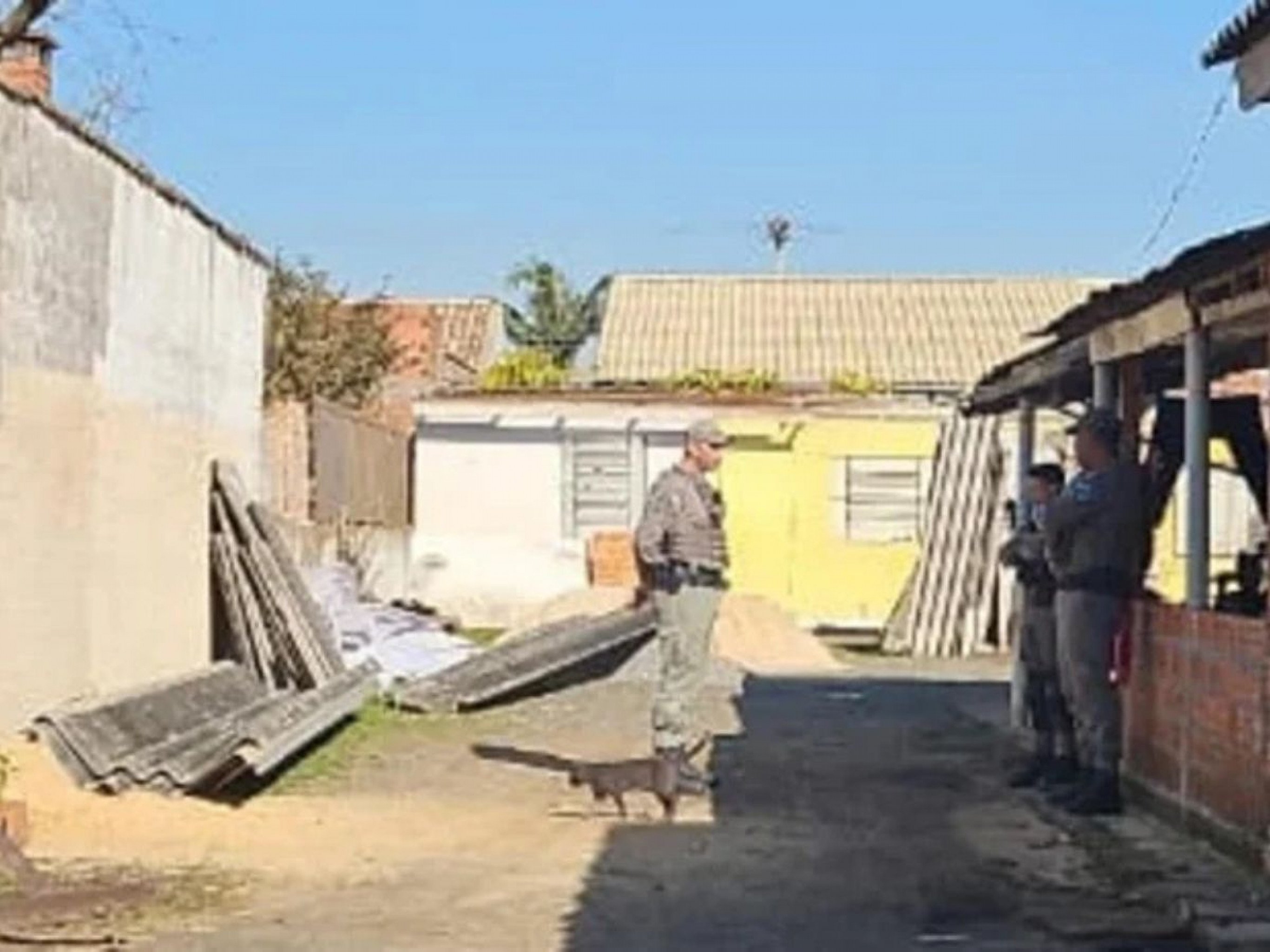 Homem tem casa invadida e é morto a tiros enquanto dormia em Canoas