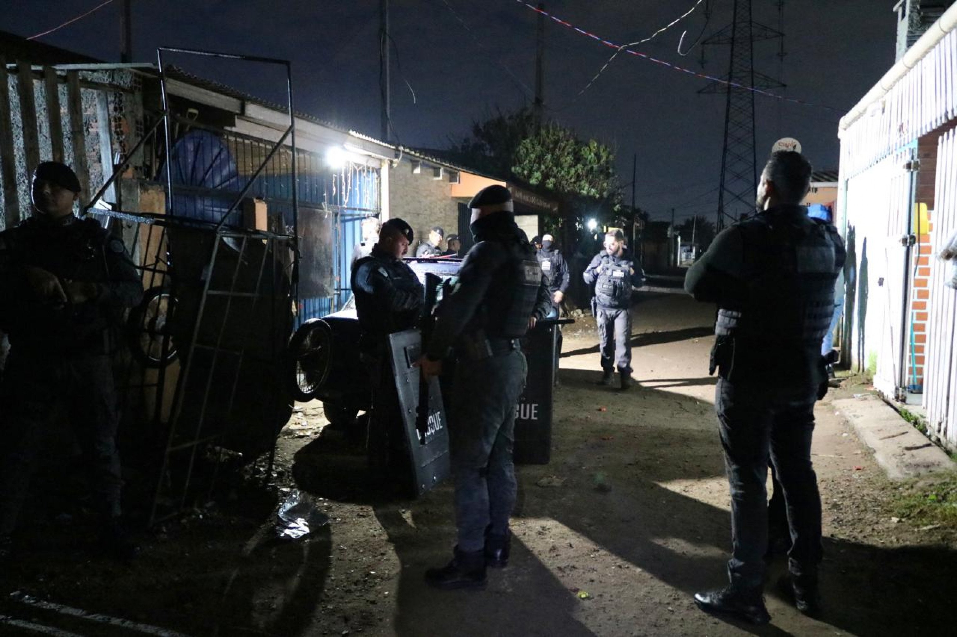 Polícia prende 18 pessoas ligadas a facções envolvidas em crimes violentos na região metropolitana