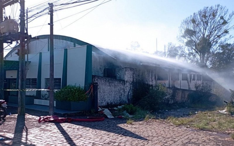 Incêndio em fábrica de cosméticos de Carazinho | abc+