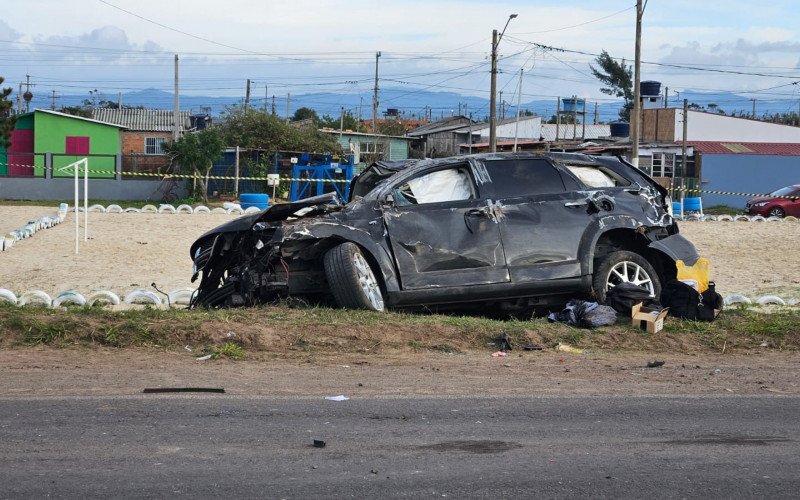 Perseguição policial acaba em acidente de trânsito com duas mortes no litoral norte | abc+