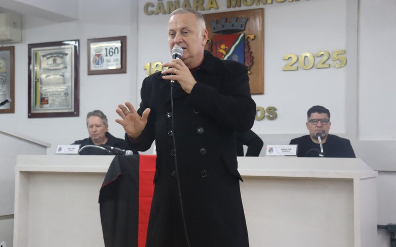O diretor de Esportes Edimilson Tresoldi apresentou o projeto do Celpa na Câmara