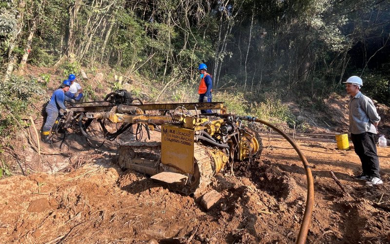 Prefeitura inicia obras para contenção da encosta nas Ruas Gil, Amazonas e Emílio Leobet