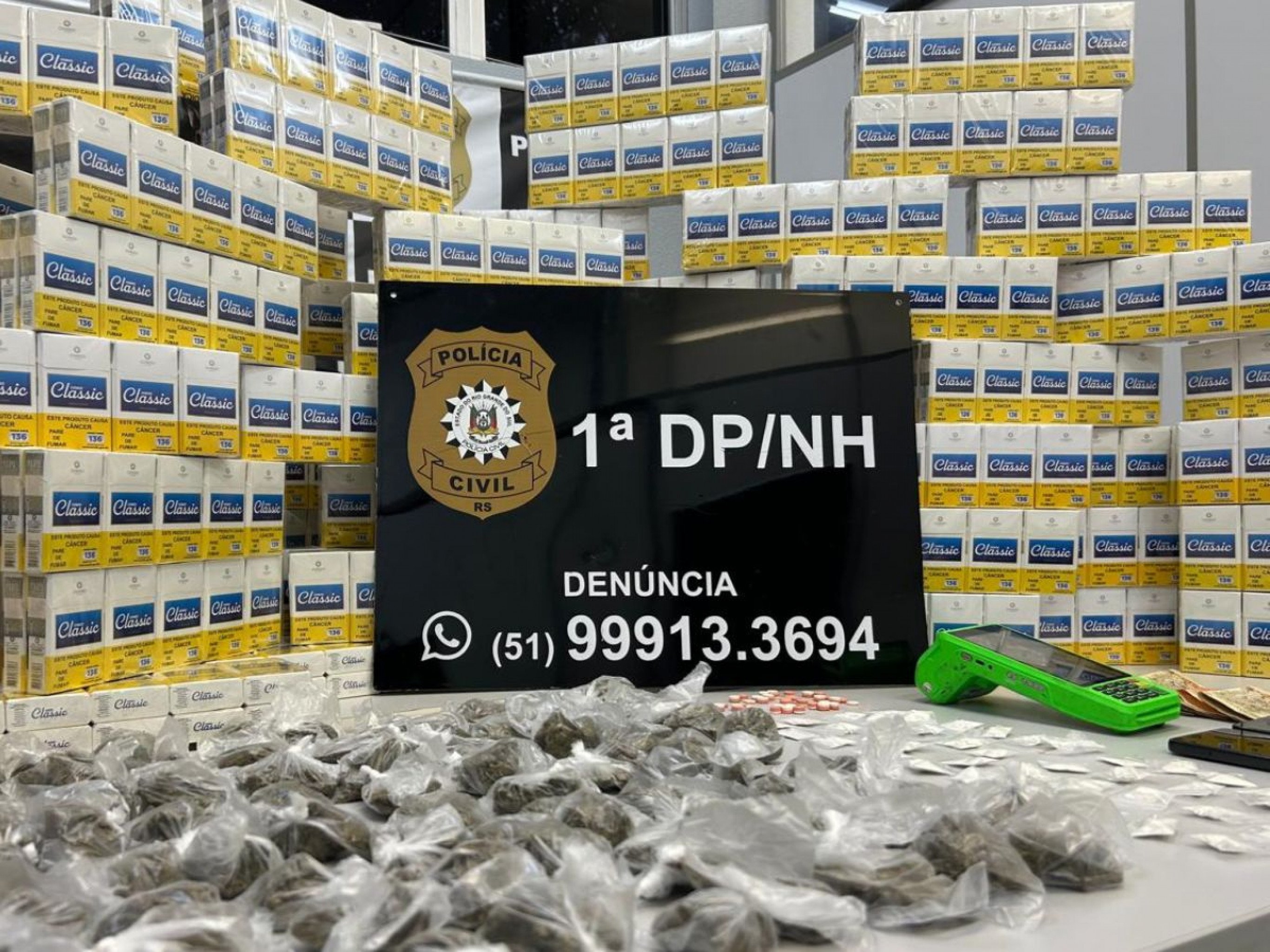 Operação apreende drogas, veículos e máquina de cartão usada em tele-entrega