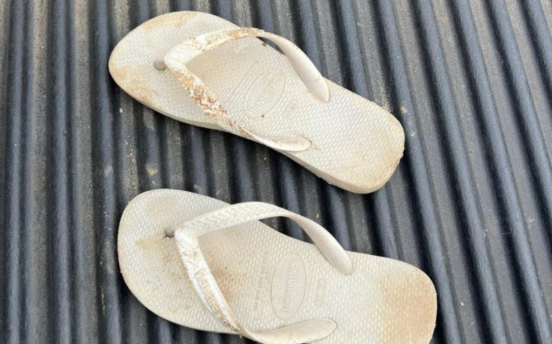 Chinelos de Kauany foram encontrados em matagal - triplo homicídio em Esteio | abc+