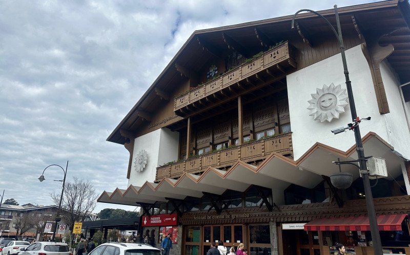 Palácio dos Festivais fica no Centro de Gramado