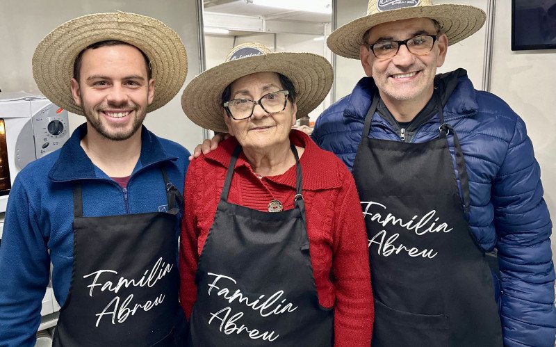 Três gerações unidas participando do evento