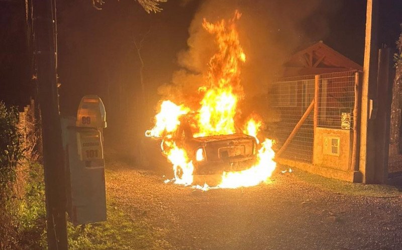 Incêndio criminoso em veículo em Canela