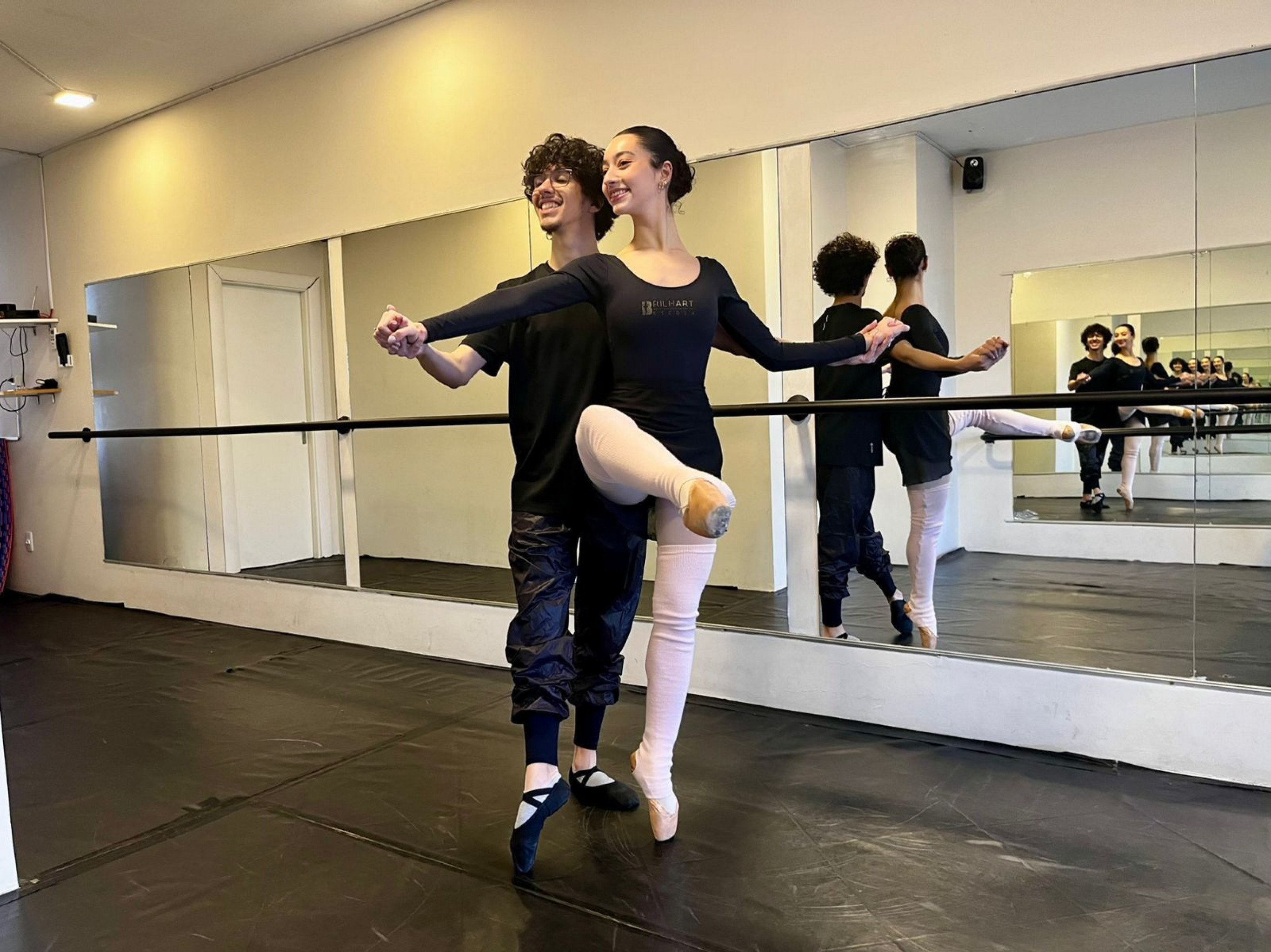 Bailarinos da região participam do maior festival de dança do mundo em Joinville