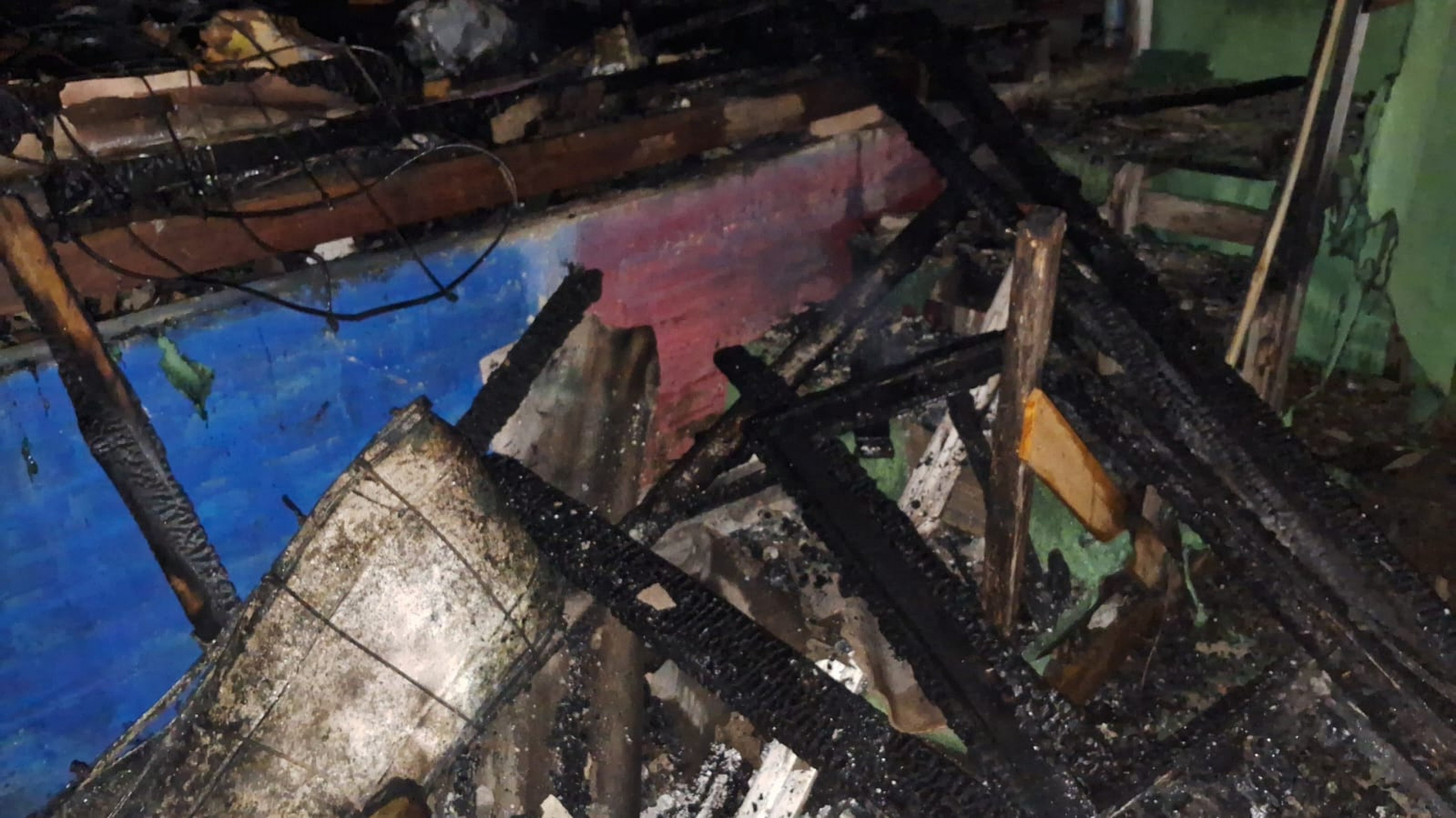 Incêndio destruiu parte da quadra da escola de samba Imperadores do Sul