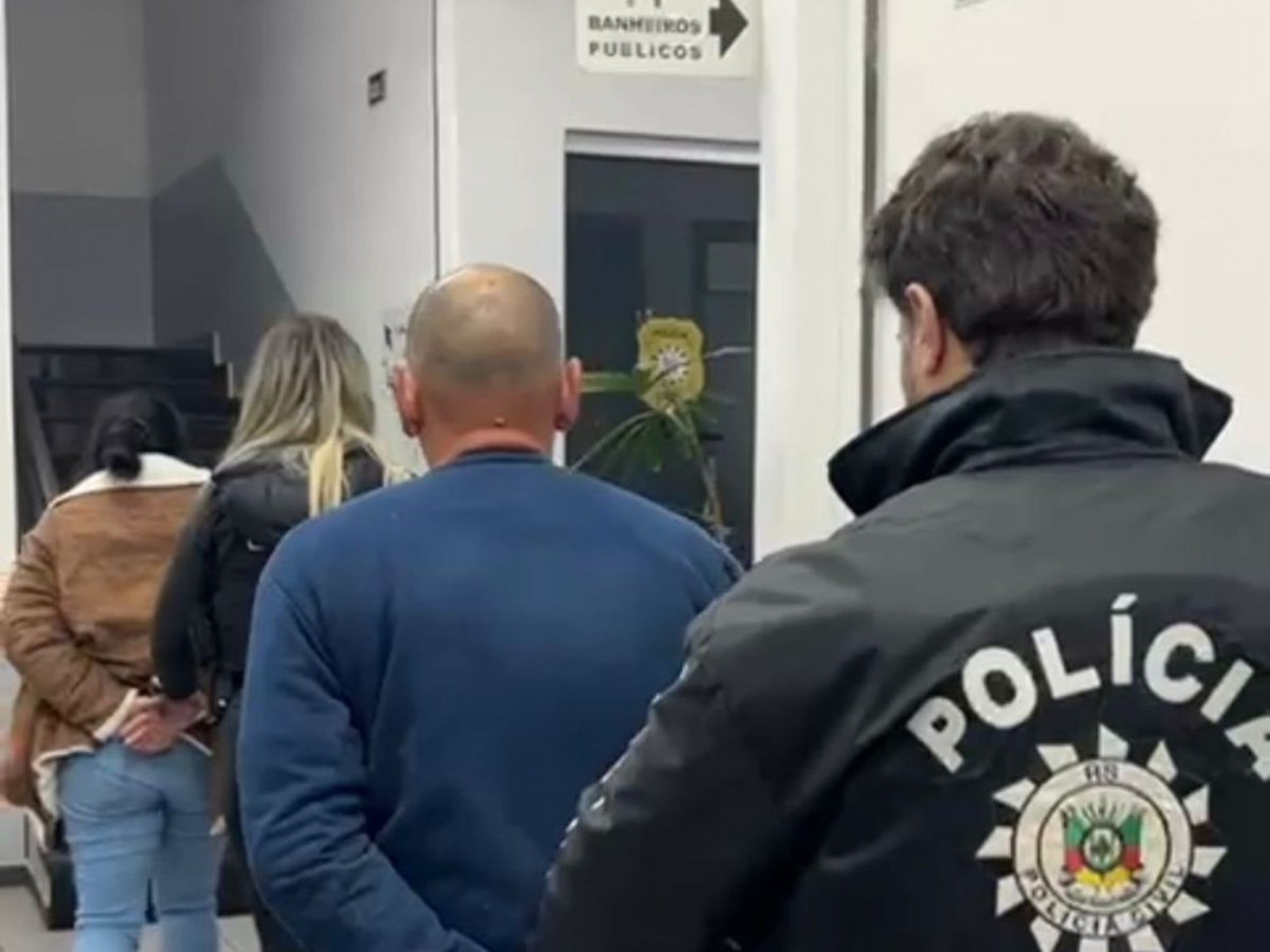 "Desavença entre vizinhos", diz delegado sobre o que pode ter motivado casal a matar homem encontrado em estrada de Novo Hamburgo