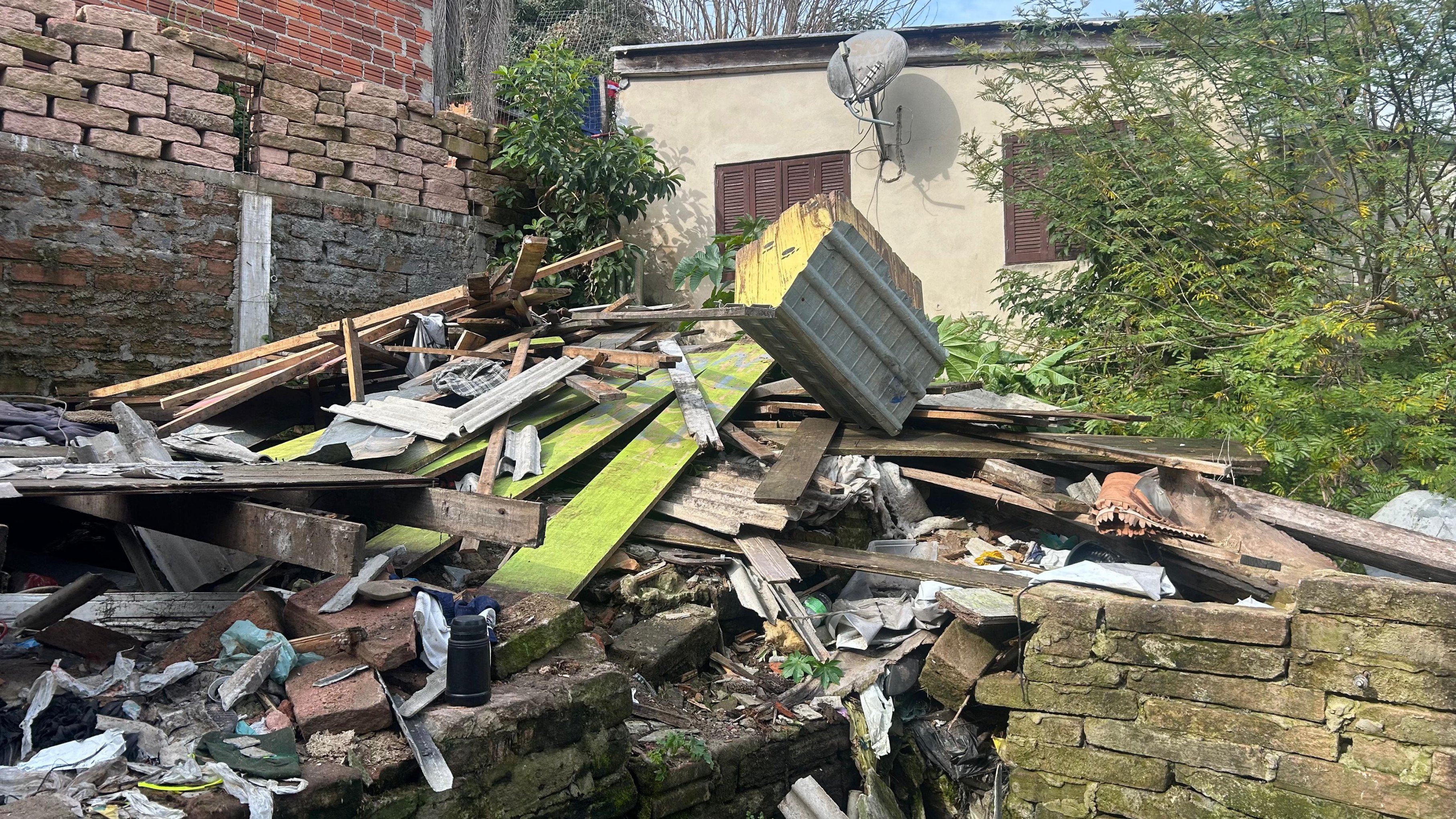 Casas demolidas em Novo Hamburgo eram monitoradas há meses pela BM: "Um imóvel deve atender sua função social, o que não era o caso"
