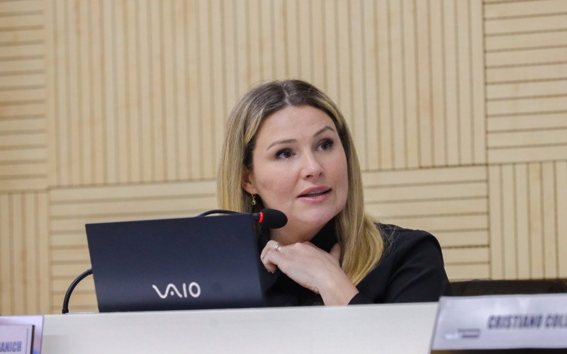 Parlamentar propôs ampliar benefício a mulheres que precisam se afastar do agressor. | abc+