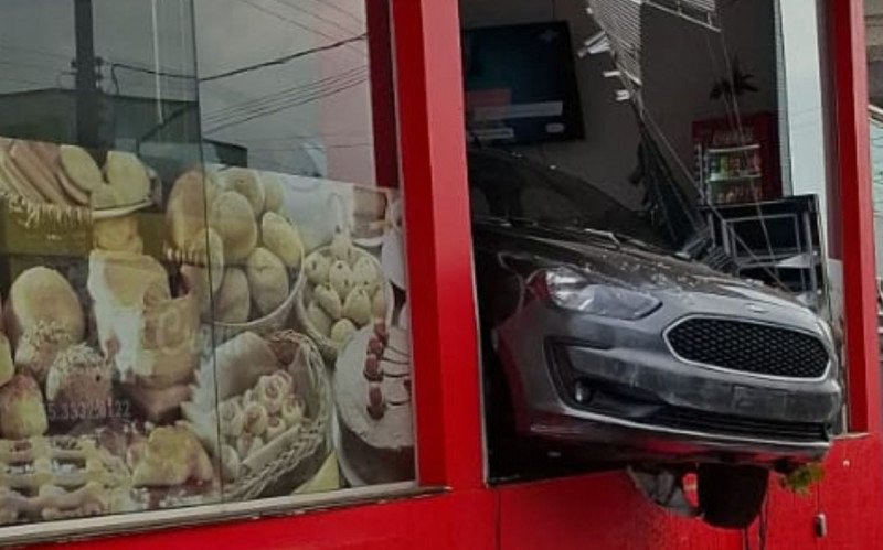 Ford KA atravessou todo o estabelecimento