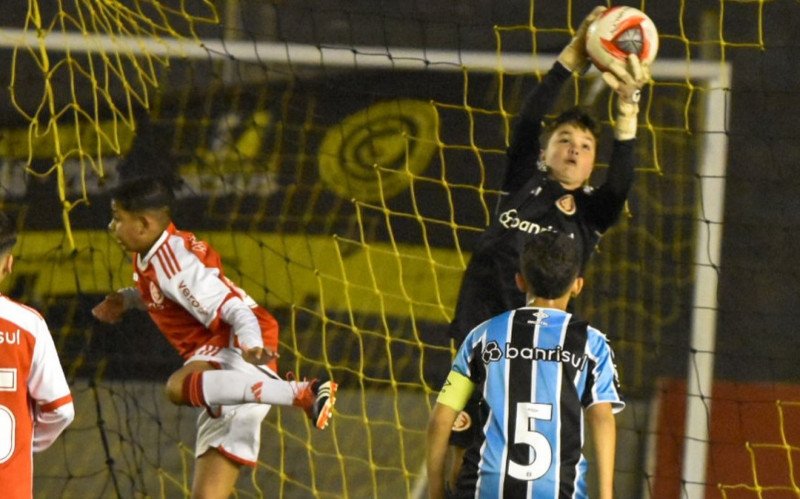 Eduardo Gusmão em ação no Grenal
