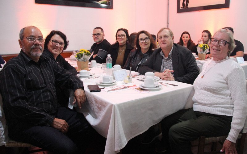 Glacir e Sandra foram ao café a convite da família Klein 