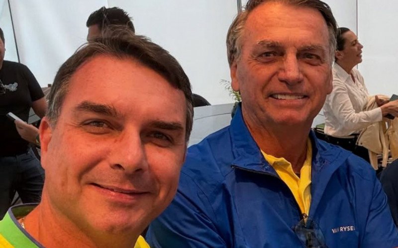 Flávio e Jair Bolsonaro | abc+