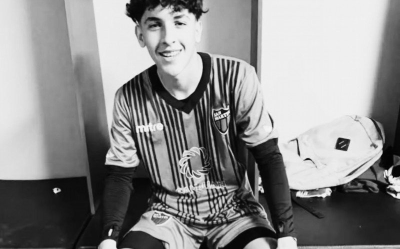 Jovem atacante Ronaldo Arias, do Sportivo Peñarol, morreu aos 20 anos | abc+