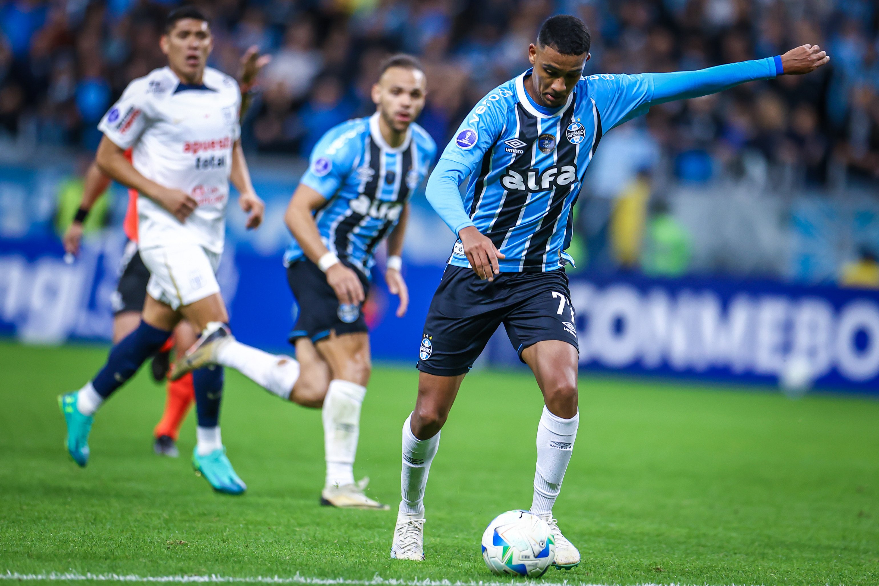 Grêmio confirma lesões de André Henrique e Viery