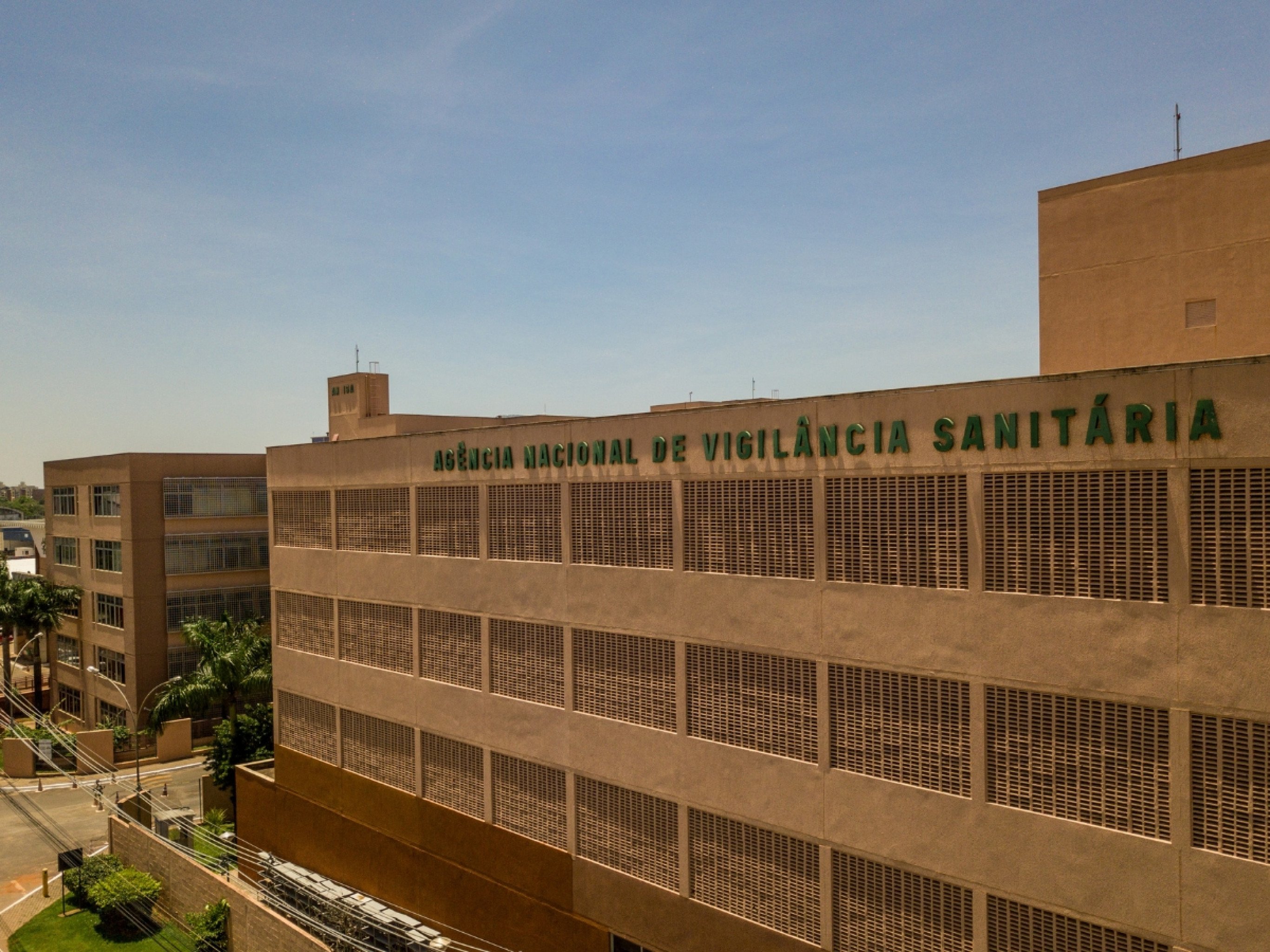 Anvisa recolhe remédio por suspeita de conter caco de vidro; saiba qual e o que fazer