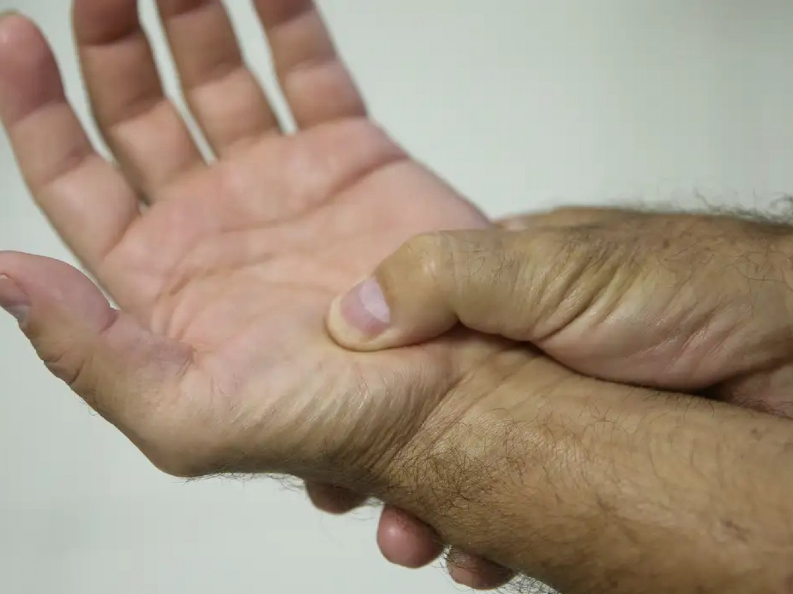 Conheça os sintomas da fibromialgia e síndrome da fadiga crônica