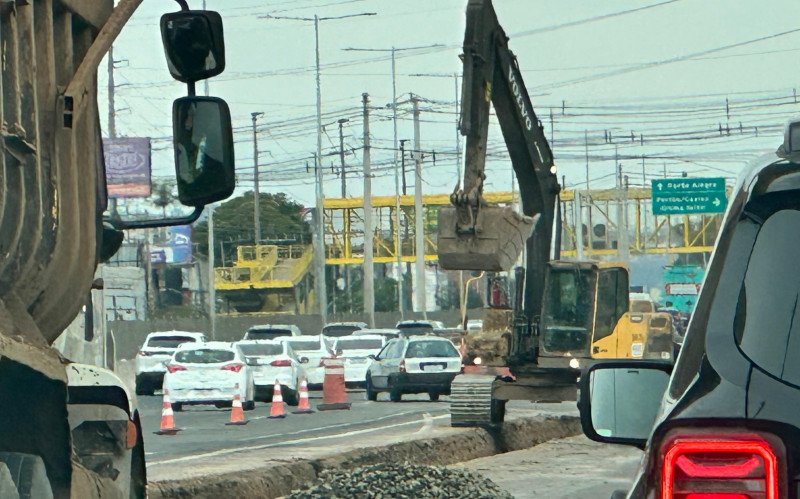 Obras causaram lentidão no trecho de Novo Hamburgo da BR-116 neste sábado (26) | abc+