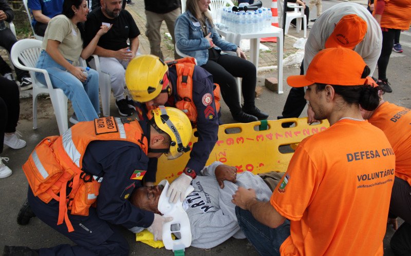 Defesa Civil de Canoas simula situação de emergência com voluntários do Nupdec no Mathias Velho neste sábado (26) | abc+
