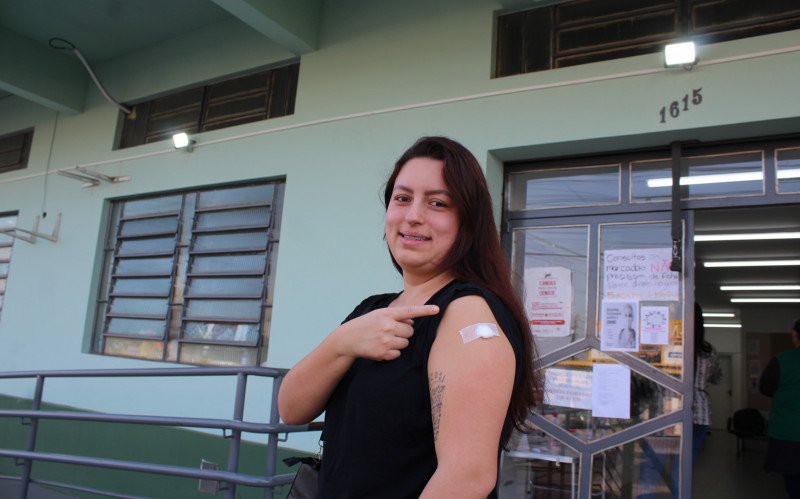 Jessica Santos Dias procurou a US Mathias Velho para se vacinar neste sábado (26) | abc+
