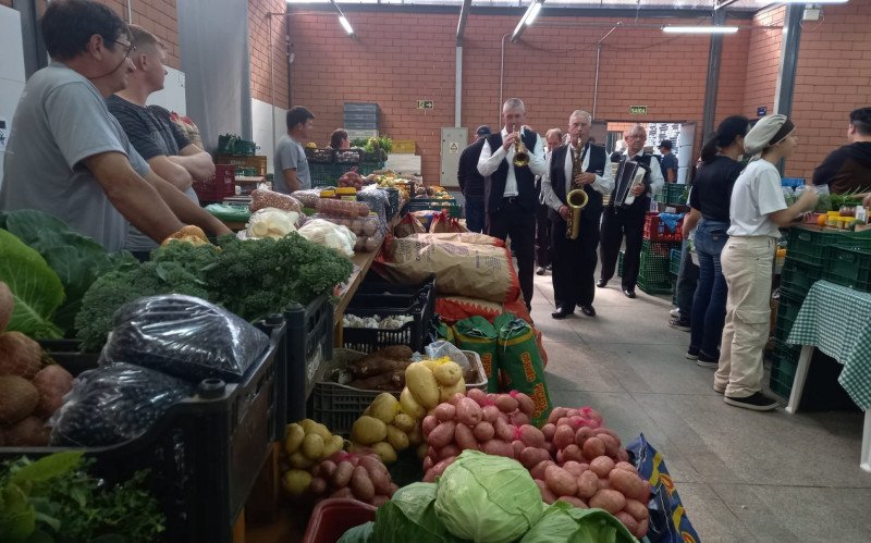 Sapiranga: Feira do Agricultor ao ritmo de bandinha  | abc+