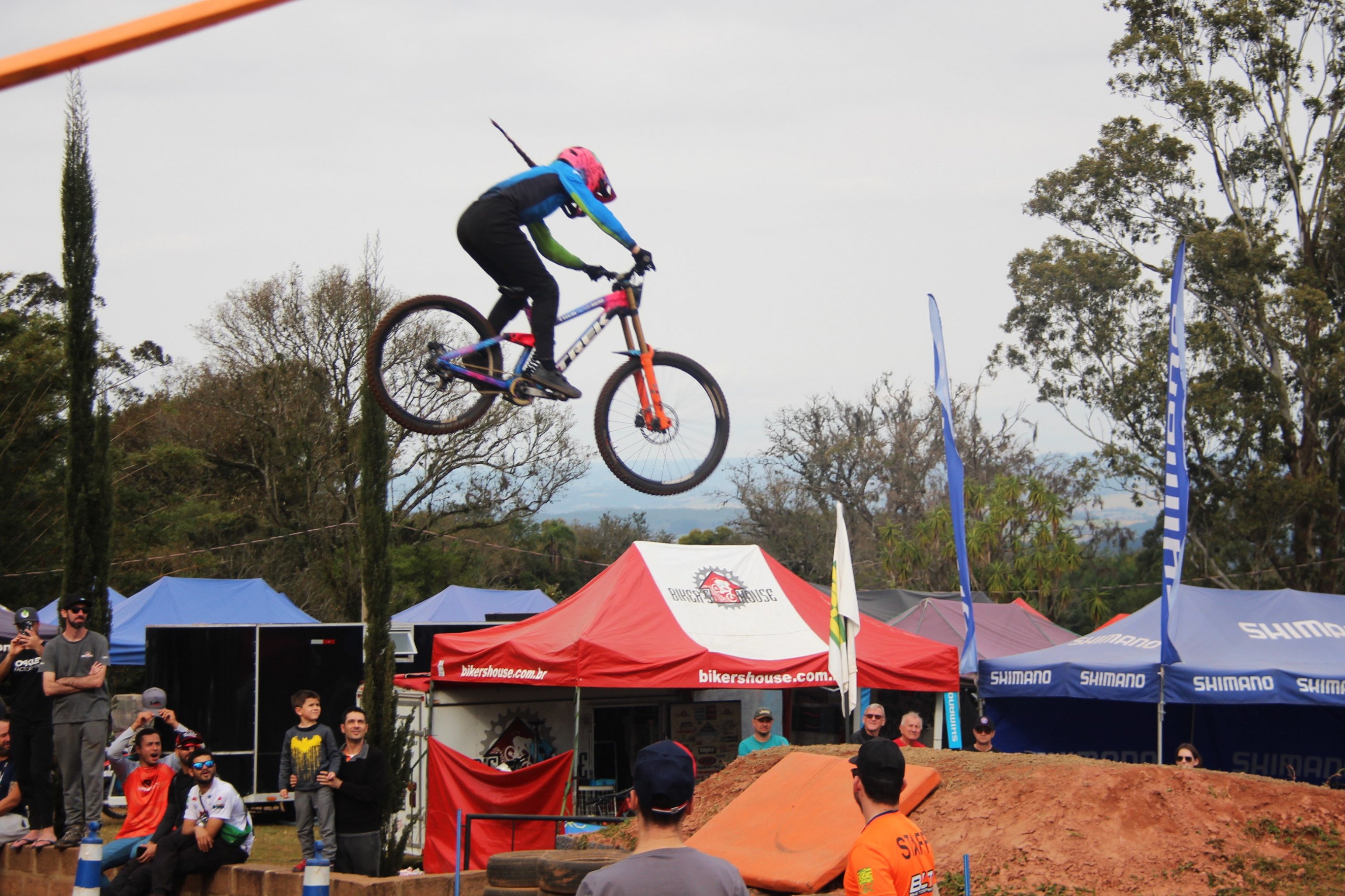 Atleta de 18 anos de Estância Velha é campeã brasileira de Donwhill em Sapiranga