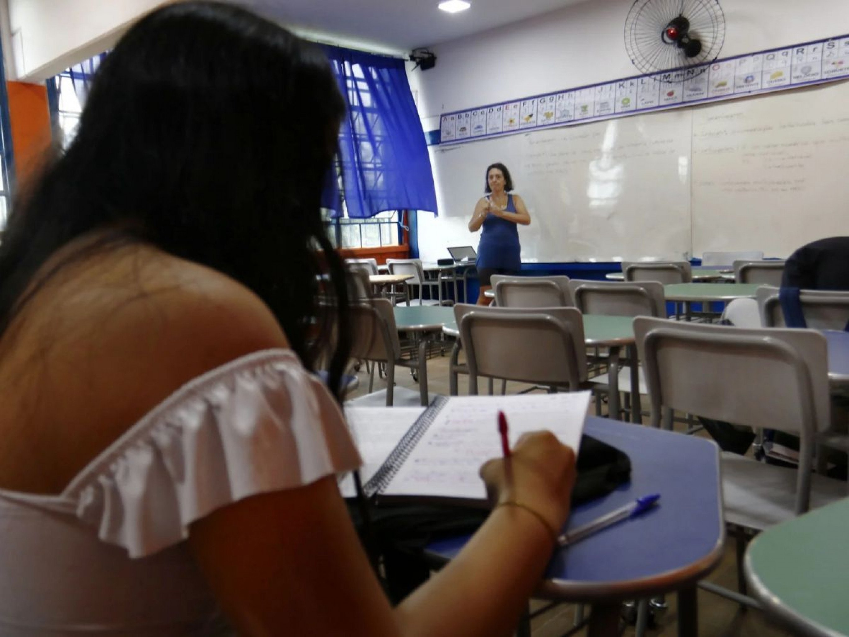 Seduc abre inscrições para escolas estaduais interessadas em implementar ensino médio integral em 2026