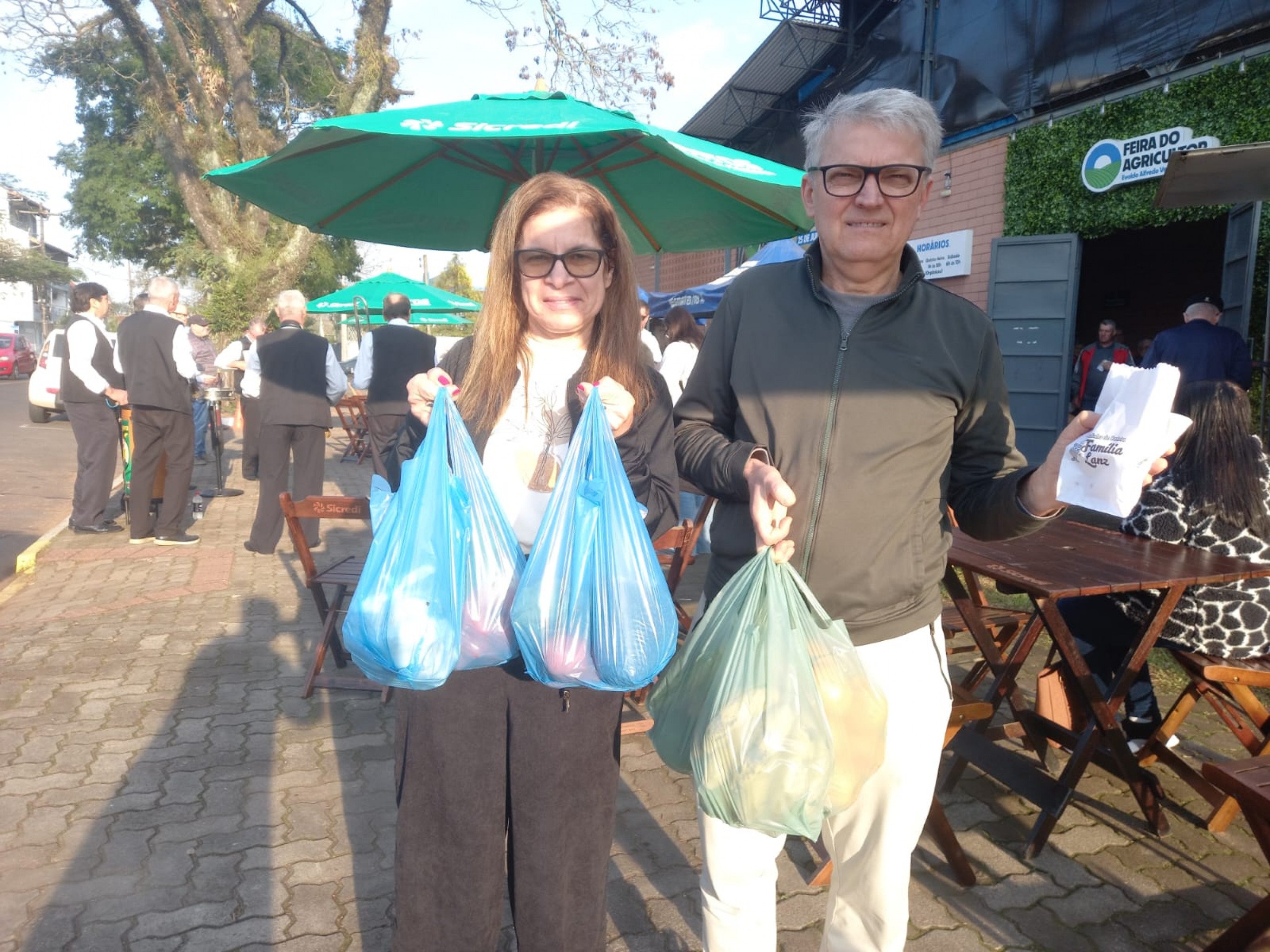 Sapiranga:"Escolhemos vir à feira porque queremos valorizar o agricultor e comprar produtos frescos e naturais", comentou a pedagoga Nerci da Silva Ritter, 56, acompanhada do marido, o gerente de produto Sérgio Luiz Ritter, 58,  | abc+