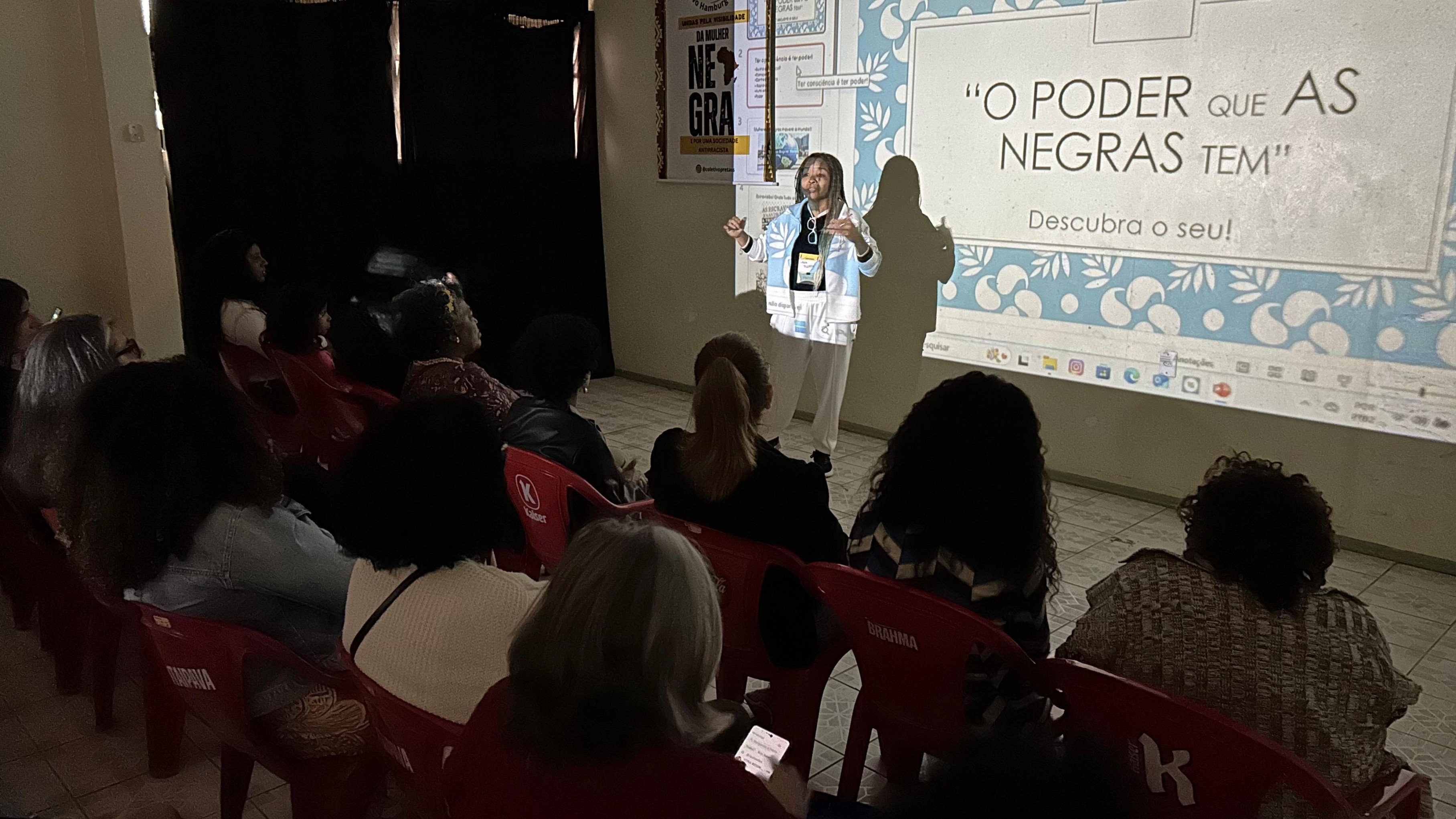 "O racismo ainda nos exclui", diz mediadora de coletivo que trabalha no empoderamento de mulheres negras em Novo Hamburgo