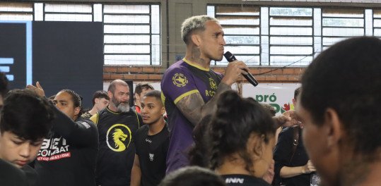 Seminário prático ministrado pela lenda do UFC, Charles do Bronx, em Novo Hamburgo